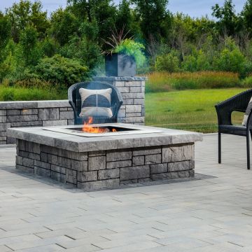 BELGARD Tandem™ Veneer Column Blocks: Ashlar 2-Piece System