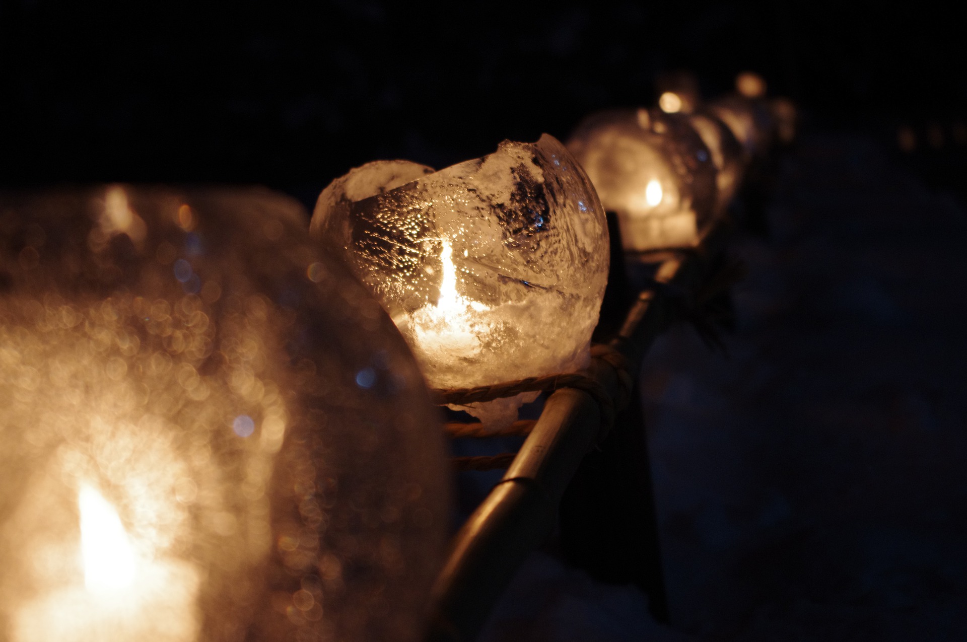 How to Create Ice Lanterns for the Holidays